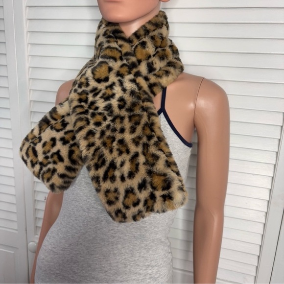 Inc International Concepts Animal Print Faux Fur Pull-Through Scarf, NWT - Picture 7 of 9